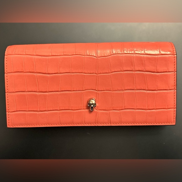 ALEXANDER McQUEEN Skull Wallet On Chain in Croc-Embossed Pink Leather - Picture 11 of 13